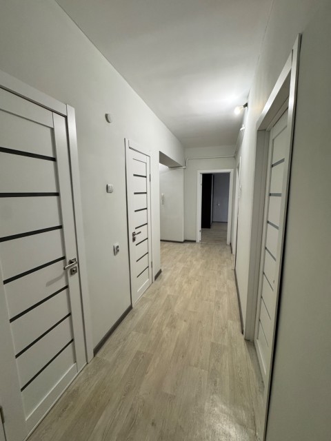 3 комн., 73 м², Блочный, Площадь Победы 8