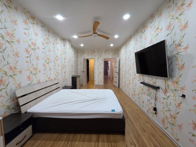 2 комн., 68 м², Блочный, Площадь Победы 5