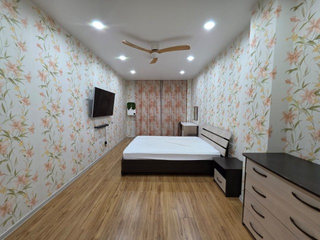 2 комн., 68 м², Блочный, Площадь Победы 4