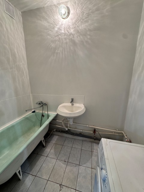 3 комн., 73 м², Блочный, Площадь Победы 13