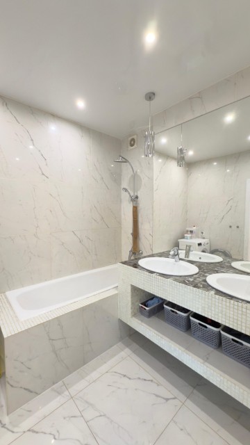 3 комн., 90 м², Монолитно-каркасный, Центр - район пл. Комсомольская 10