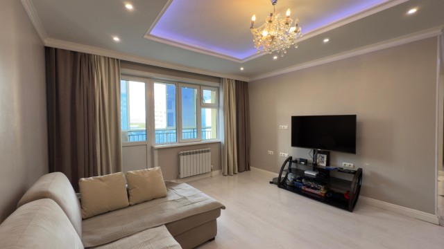 3 комн., 90 м², Монолитно-каркасный, Центр - район пл. Комсомольская 4