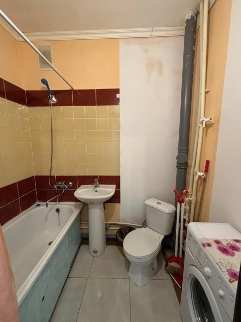 1 комн., 31 м², Блочный, Областная больница, рынок "Манньыаттаах" 7