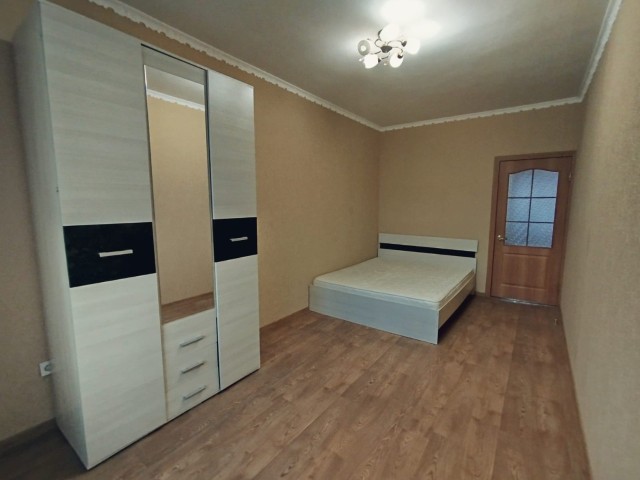 3 комн., 79 м², Сталинка, Центр - район пл. Орджоникидзе 10