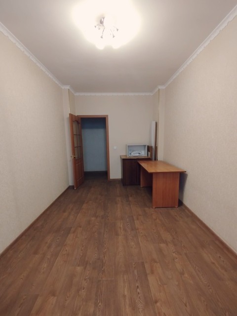 3 комн., 79 м², Сталинка, Центр - район пл. Орджоникидзе 11