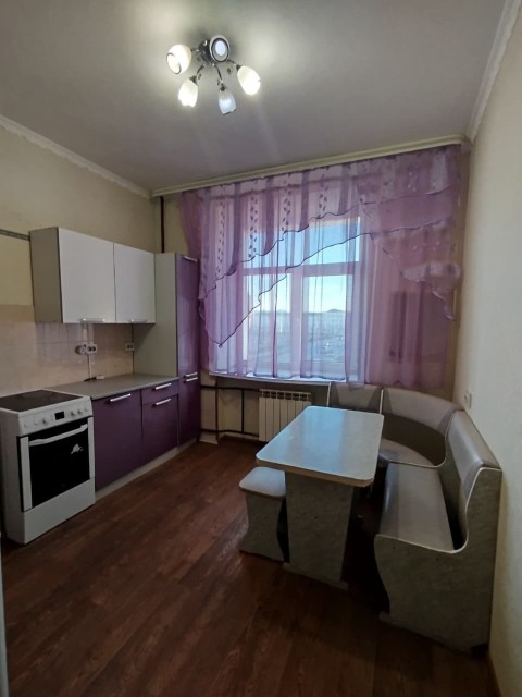 3 комн., 79 м², Сталинка, Центр - район пл. Орджоникидзе 5