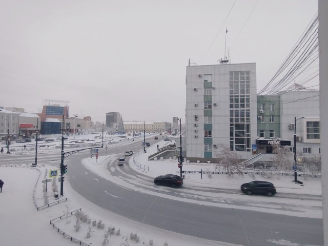 3 комн., 79 м², Сталинка, Центр - район пл. Орджоникидзе 4