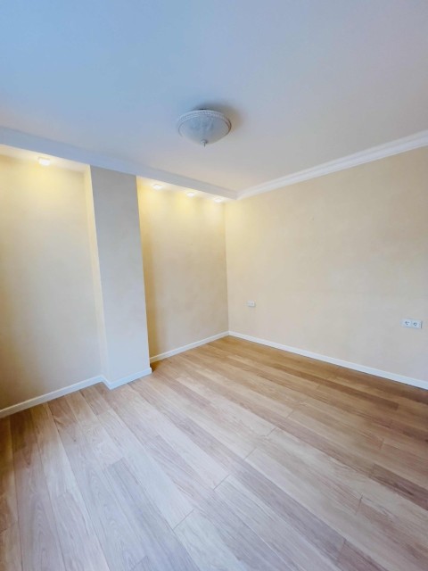 3 комн., 75 м², Блочный, Сахацирк 3