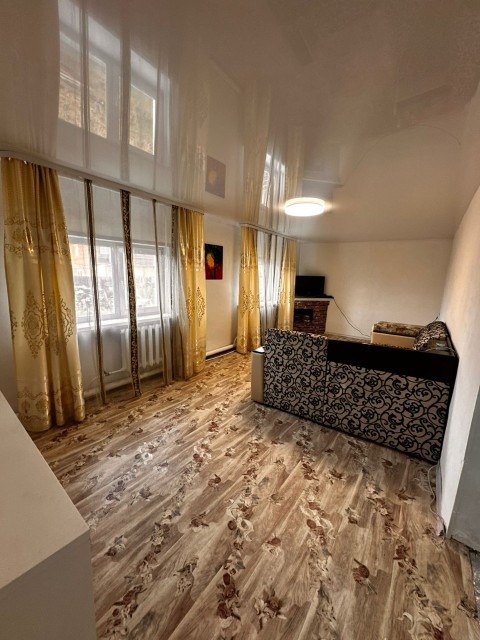 3 комн., Дерев. б/у, Рынок Столичный 11