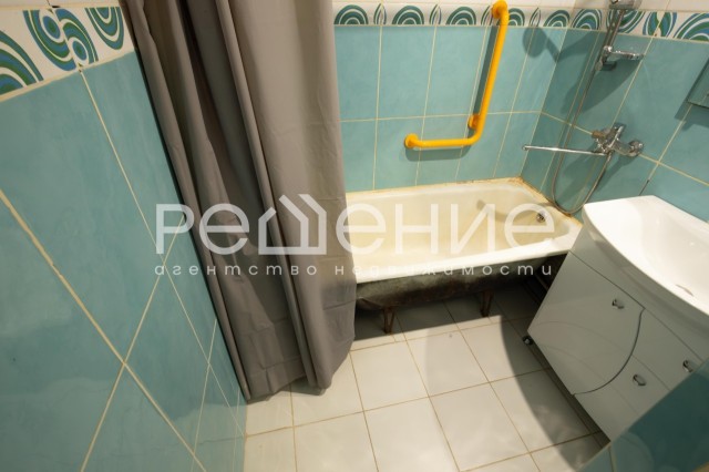 1 комн., 42 м², Инд. планировка, Областная больница, рынок "Манньыаттаах" 8