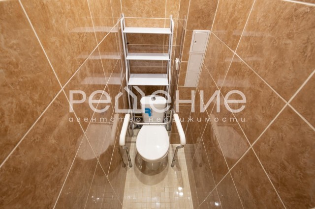 1 комн., 42 м², Инд. планировка, Областная больница, рынок "Манньыаттаах" 7