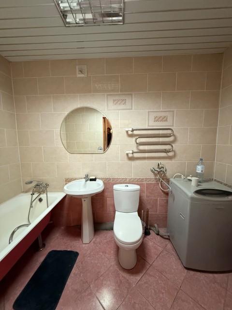 3 комн., Сталинка, Центр - район пл. Орджоникидзе 5