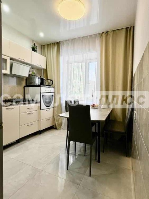 3 комн., 71 м², Блочный, Глазная больница 11