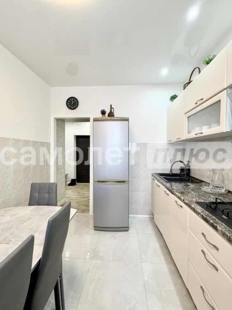 3 комн., 71 м², Блочный, Глазная больница 10