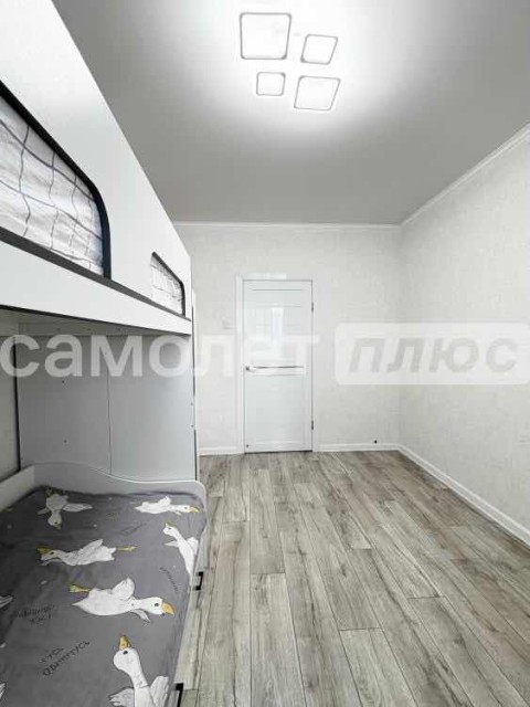 3 комн., 71 м², Блочный, Глазная больница 8