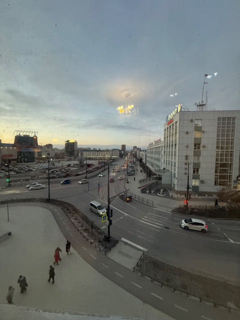 3 комн., Сталинка, Центр - район пл. Орджоникидзе