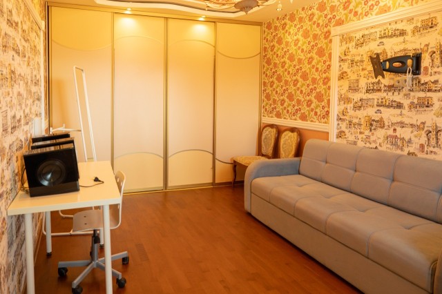 3 комн., 131 м², Блочный, 31 школа 8