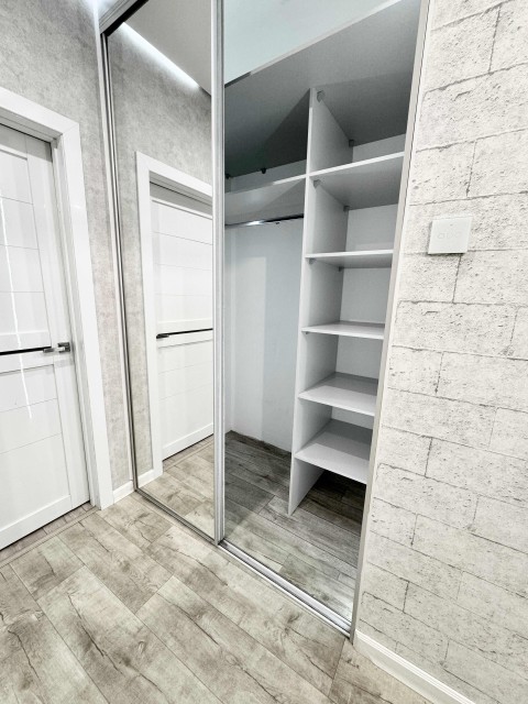 3 комн., 71 м², Блочный, Глазная больница 16