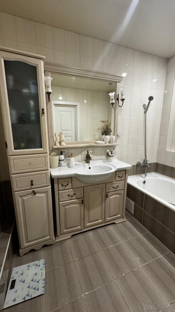 3 комн., 91 м², Монолитно-каркасный, Площадь Победы 7