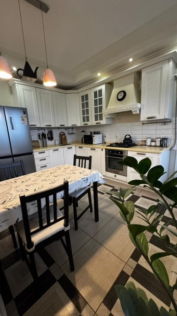 3 комн., 91 м², Монолитно-каркасный, Площадь Победы 3