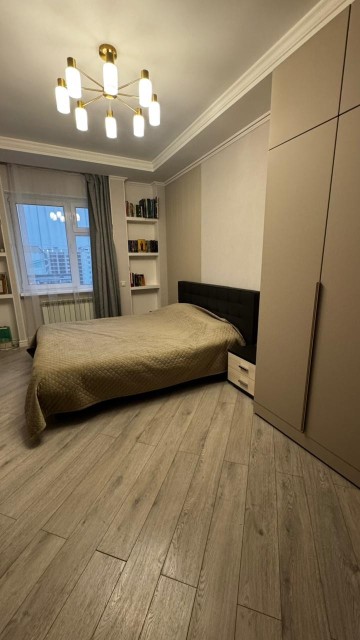 3 комн., 91 м², Монолитно-каркасный, Площадь Победы 6