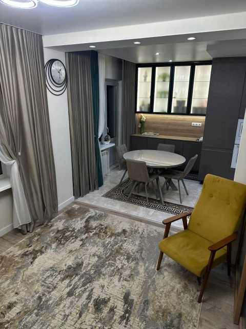 3 комн., 89 м², Инд. планировка, Крестьянский рынок, стадион "Туймаада"