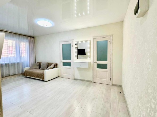 2 комн., 43 м², Блочный, Центр - район пл. Ленина 2