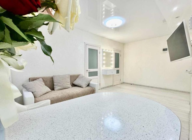 2 комн., 43 м², Блочный, Центр - район пл. Ленина