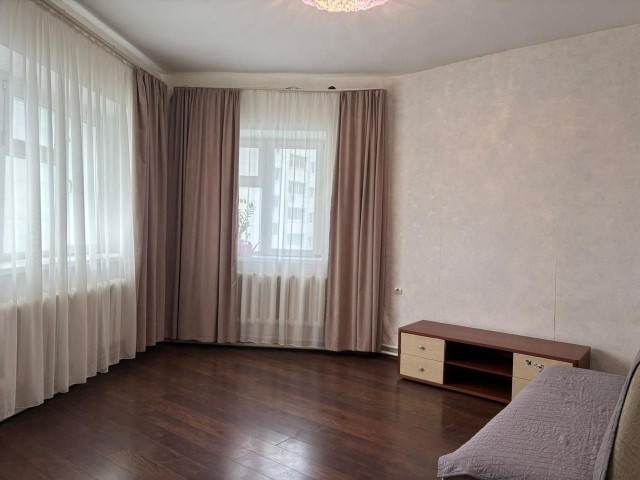 4 комн., 90 м², Инд. планировка, Центр - район пл. Дружбы 9