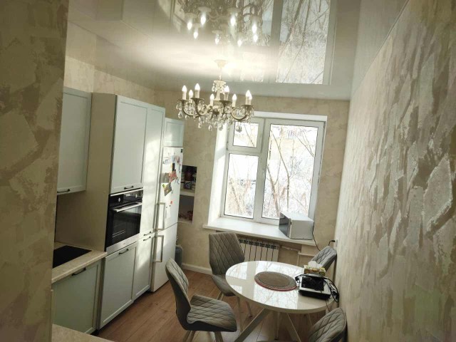 2 комн., 70 м², Сталинка, Центр - район пл. Ленина 3