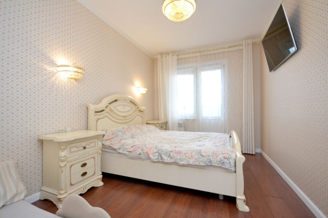 3 комн., 81 м², 112 серия, Сахацирк 8