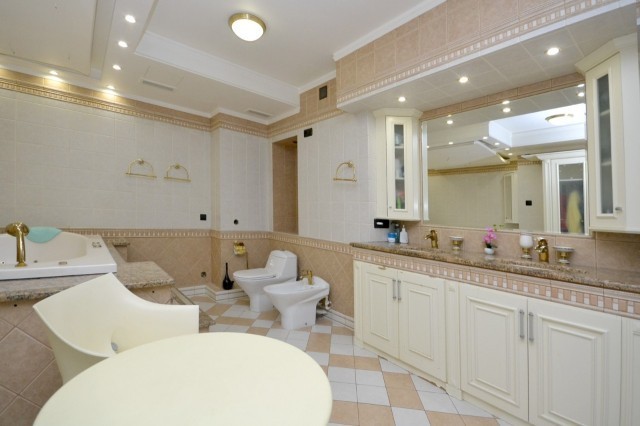 Больше 4 комн., 270 м², Инд. планировка, Центр - район пл. Ленина 13