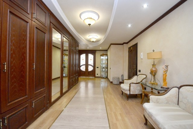 Больше 4 комн., 270 м², Инд. планировка, Центр - район пл. Ленина 18