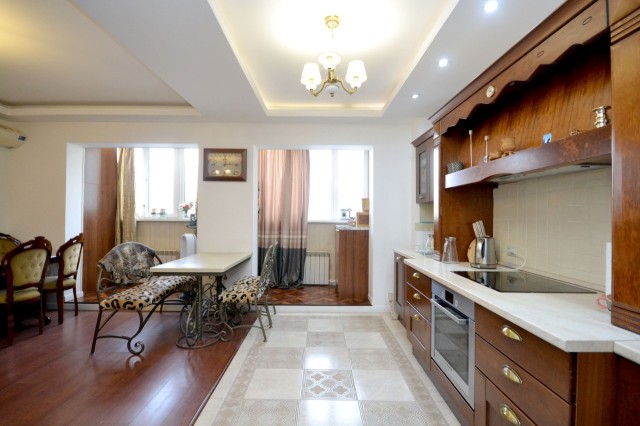 3 комн., 81 м², 112 серия, Сахацирк