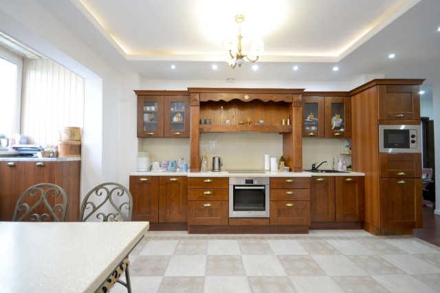 3 комн., 81 м², 112 серия, Сахацирк 3