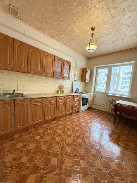 3 комн., 79 м², Блочный, Кинотеатр Лена 6