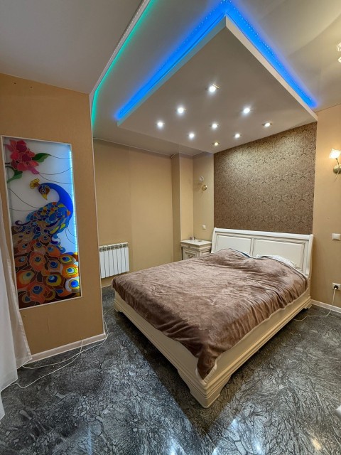 2 комн., 70 м², Блочный, Площадь Победы 8