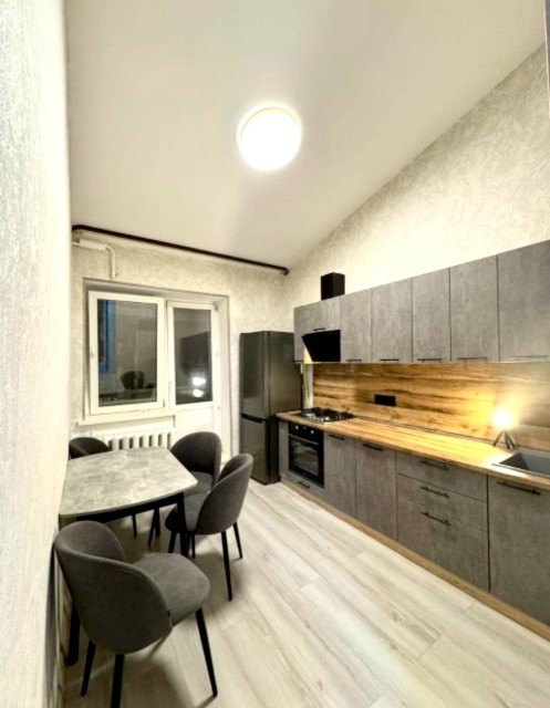 2 комн., 43 м², Блочный, 16 квартал