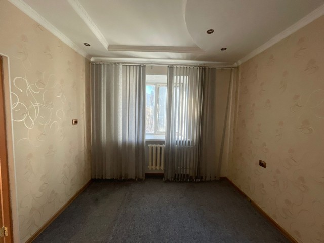 3 комн., 60 м², Блочный, 26 школа 8