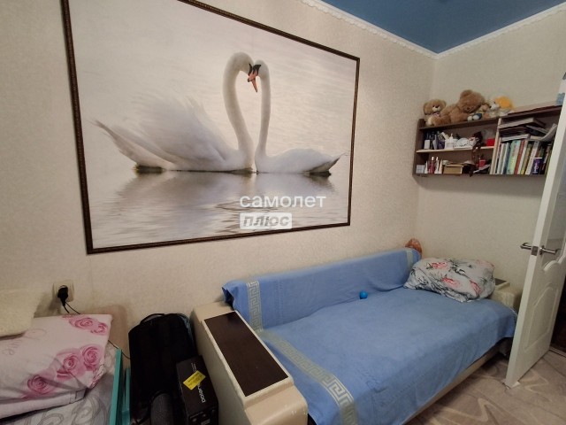 3 комн., 72 м², Блочный, Областная больница, рынок "Манньыаттаах" 8