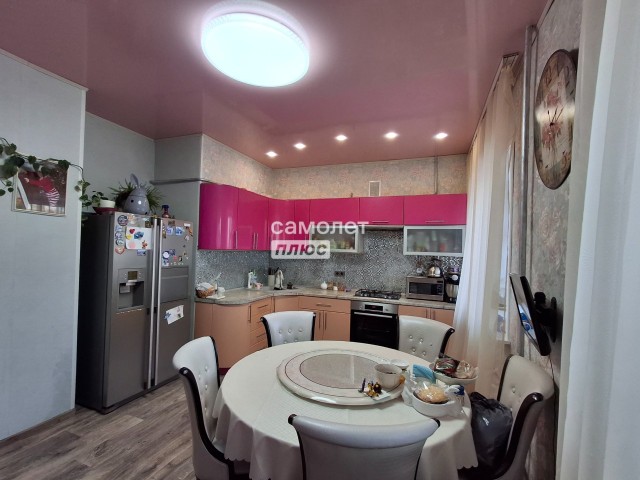 3 комн., 72 м², Блочный, Областная больница, рынок "Манньыаттаах"