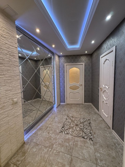 2 комн., 70 м², Блочный, Площадь Победы 7