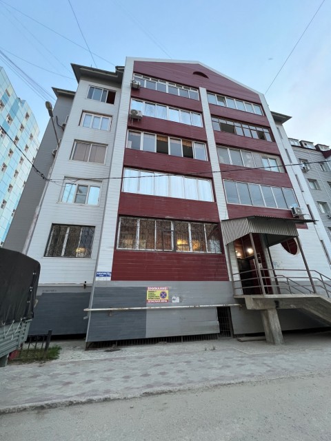 3 комн., 78 м², Блочный, Площадь Победы 6