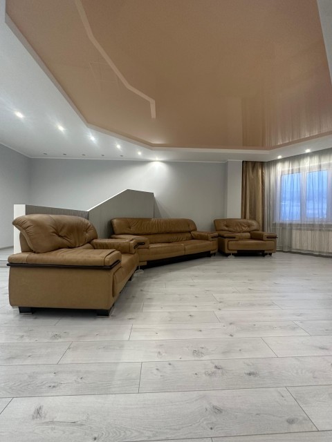 2 комн., 90 м², Монолитно-каркасный, Дом быта