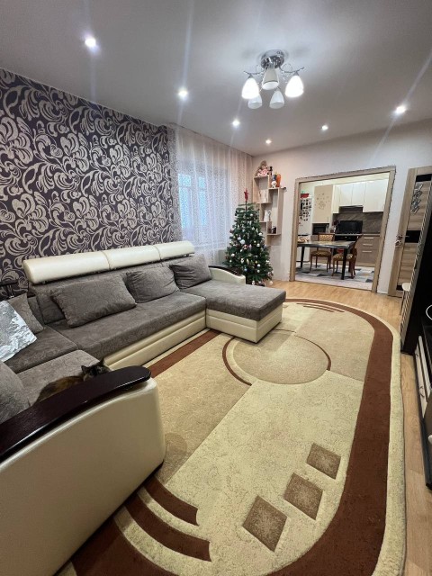 2 комн., 58 м², Блочный, Центр - район пл. Орджоникидзе 5