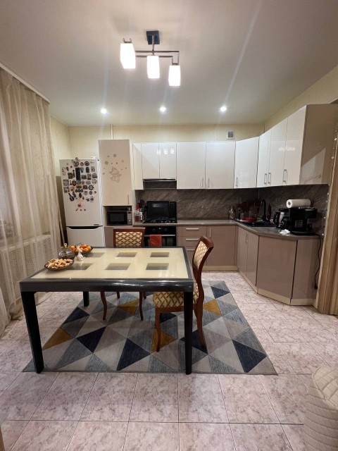 2 комн., 58 м², Блочный, Центр - район пл. Орджоникидзе 4