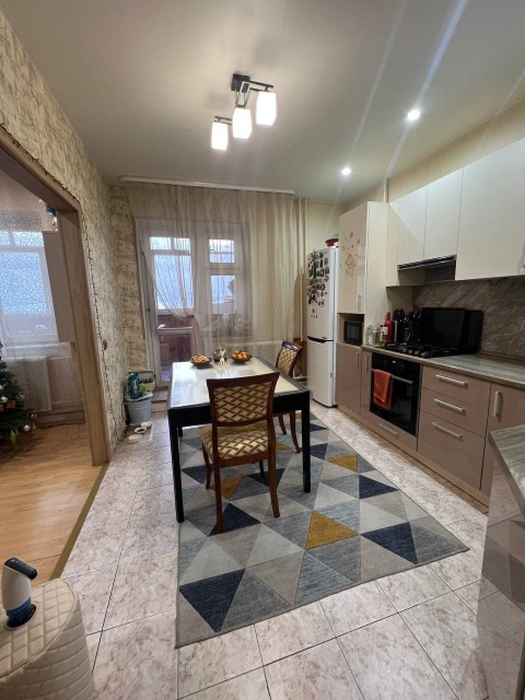 2 комн., 58 м², Блочный, Центр - район пл. Орджоникидзе 3