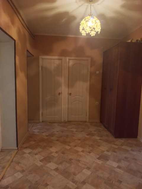 2 комн., 63 м², Блочный, Глазная больница 7