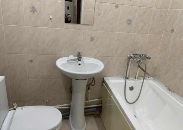 1 комн., 42 м², Блочный, Областная больница, рынок "Манньыаттаах" 4