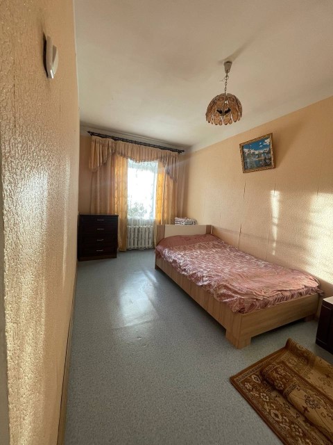 4 комн., 84 м², Другое, Центр - район пл. Орджоникидзе 6